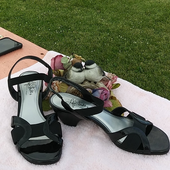lifestride black sandals